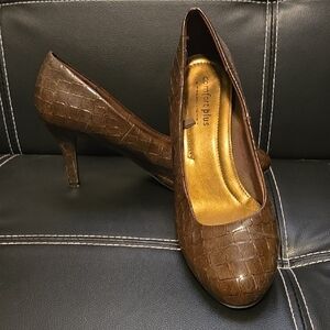 Comfort Plus by Predictions Brown Crocodile Textured Heels